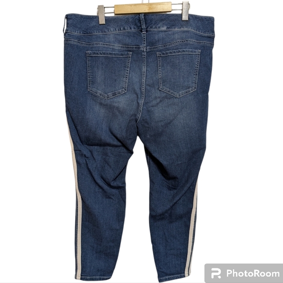 Torrid Women's Pink buttons Striped Super Soft Stretch Jeggings Size 20S - Picture 2 of 6